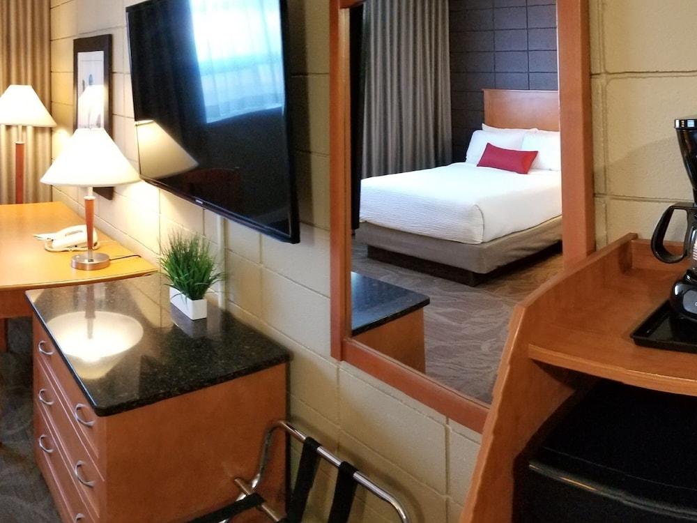 Neighbourhood Inn Hotels In Bonnyville Zewnętrze zdjęcie